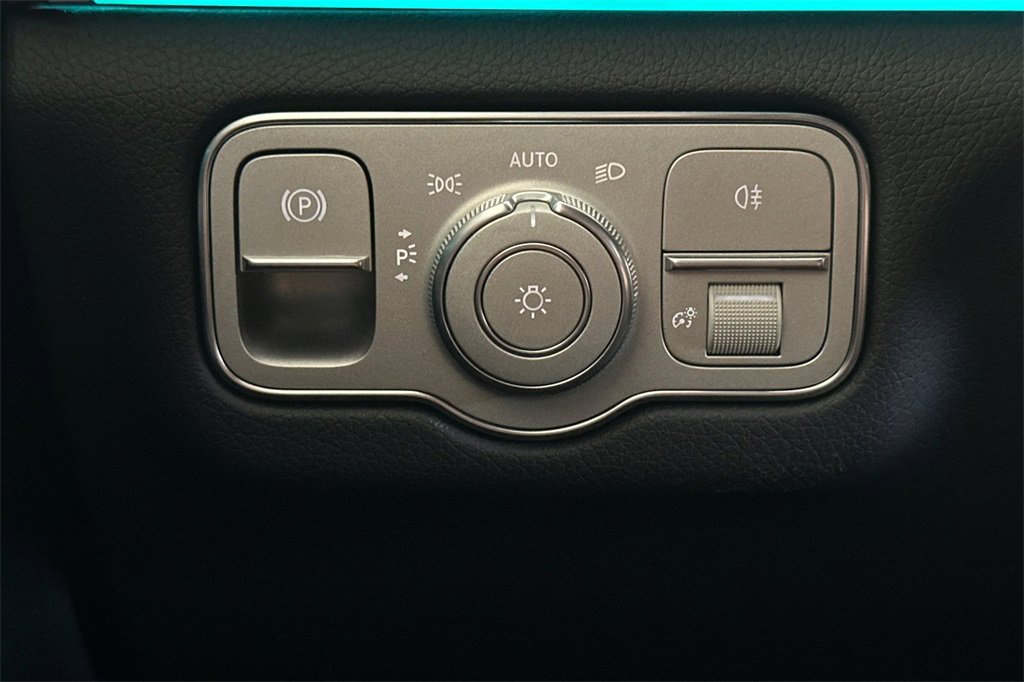 Used 2022 Mercedes-Benz GLE 350 4MATIC w/ AMG Line Exterior image 37