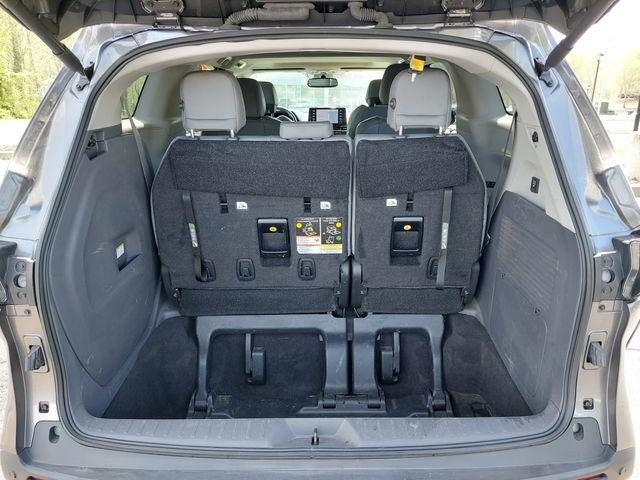 Used 2024 Toyota Sienna XLE w/ XLE Plus Package image 3