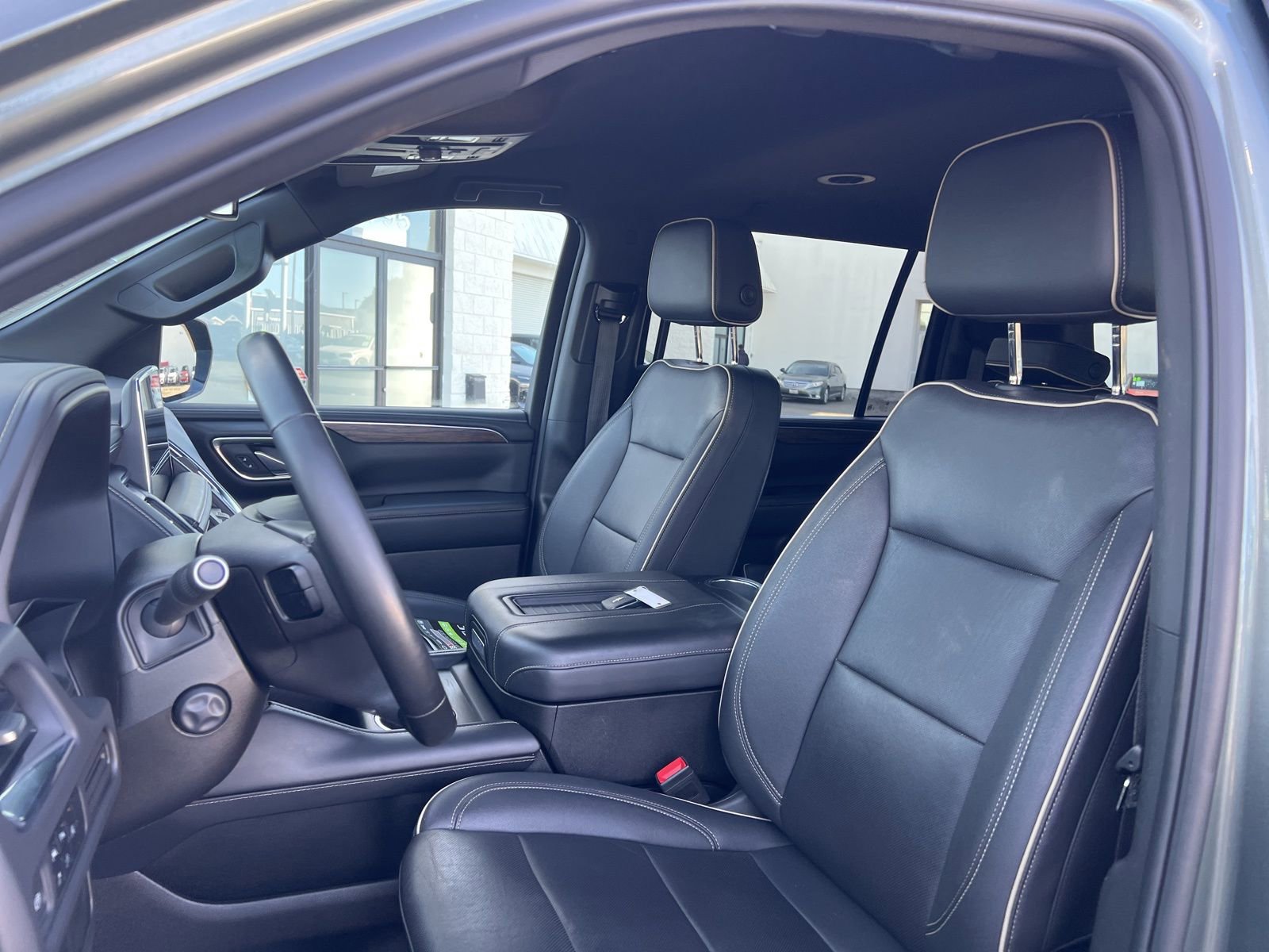 Used 2023 Chevrolet Suburban Premier image 20