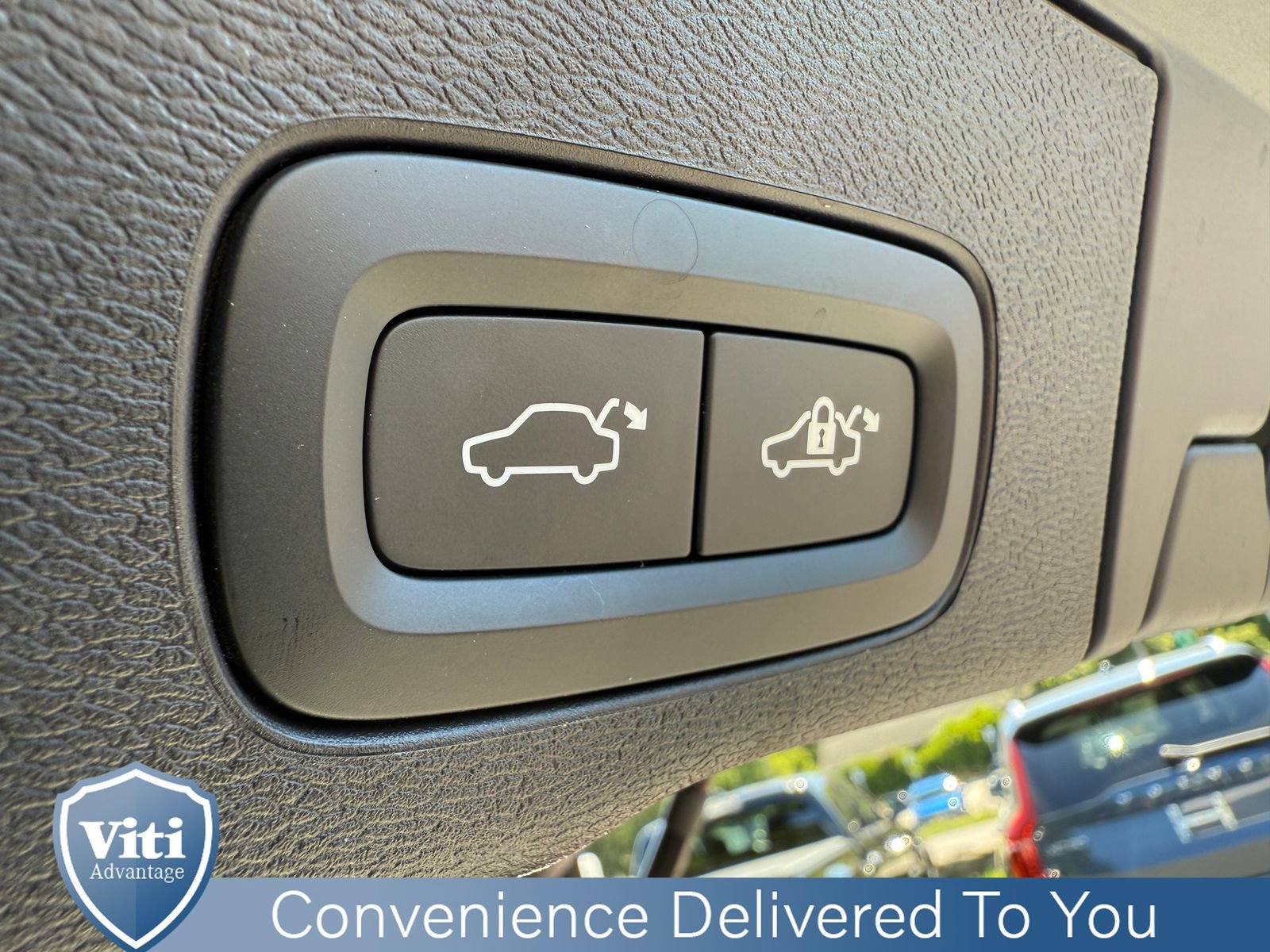 Certified 2024 Volvo XC60 T8 Ultimate w/ Protection Package Premier image 25