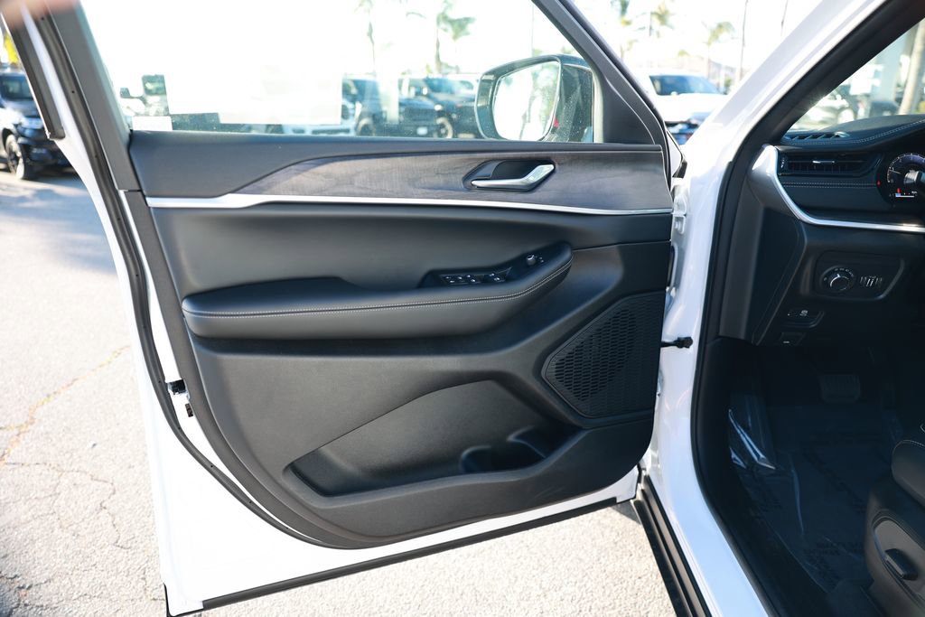 New 2026 Jeep Grand Cherokee Altitude RWD image 13