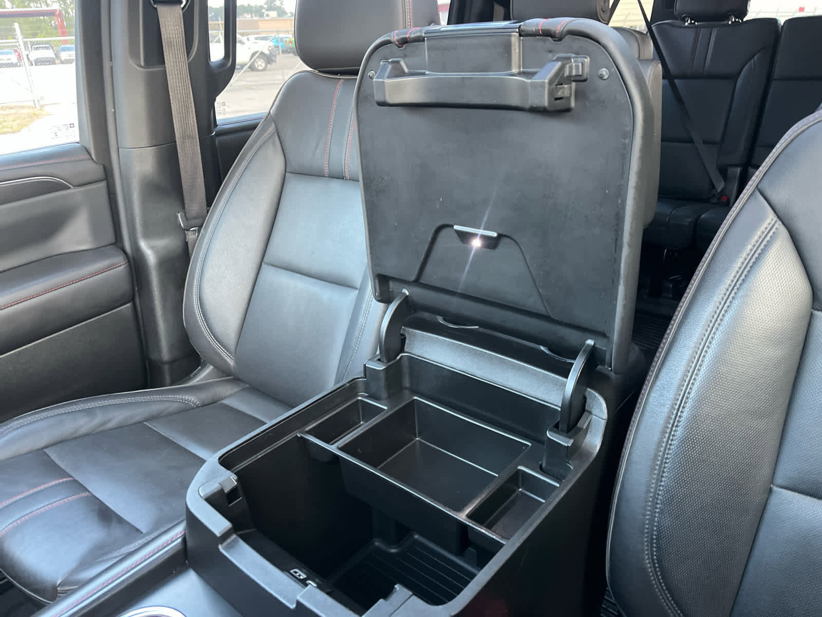 Used 2021 Chevrolet Suburban RST w/ Luxury Package image 33