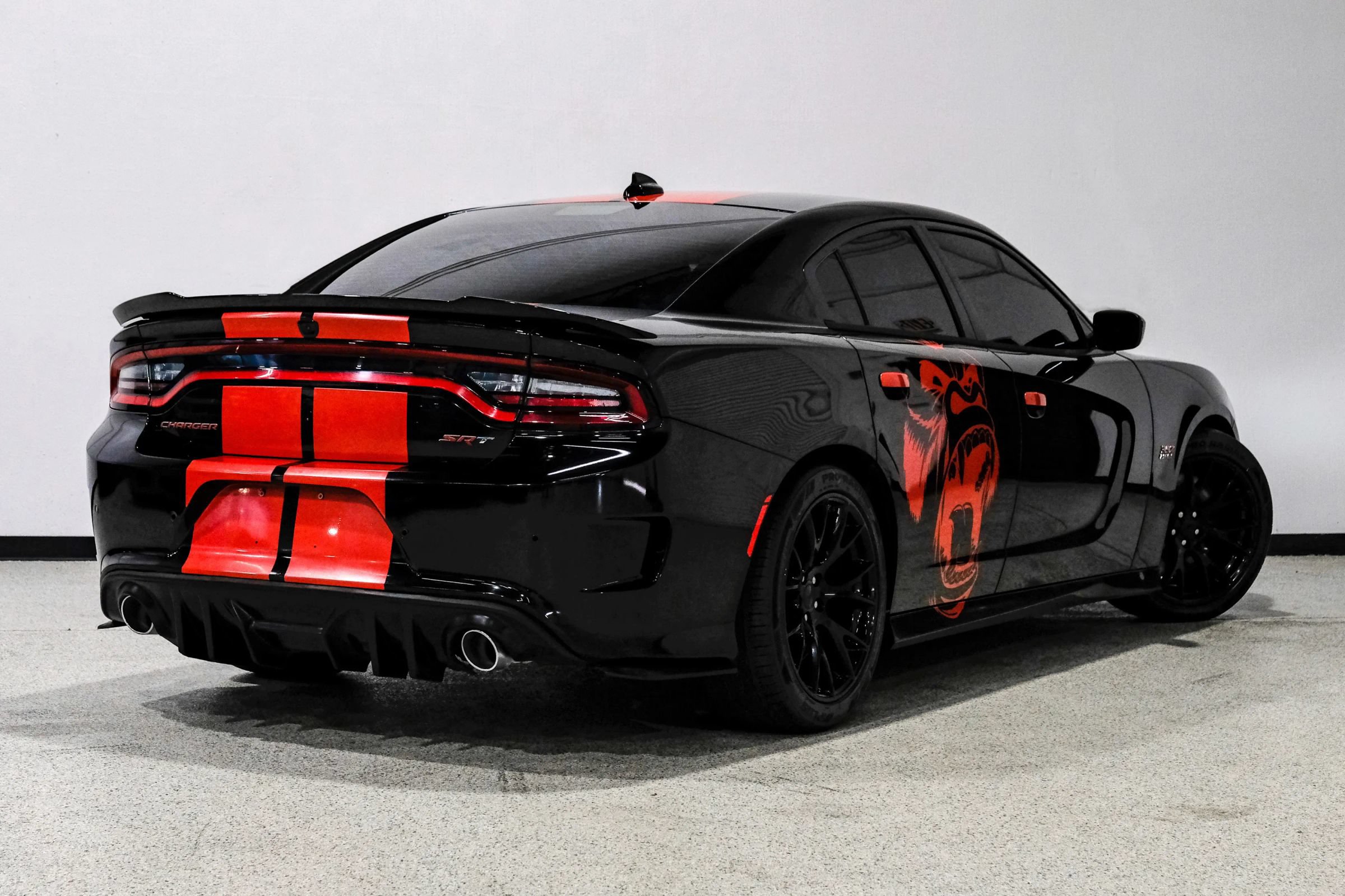 Used 2016 Dodge Charger SRT w/ Harman/Kardon Audio Group RWD image 6