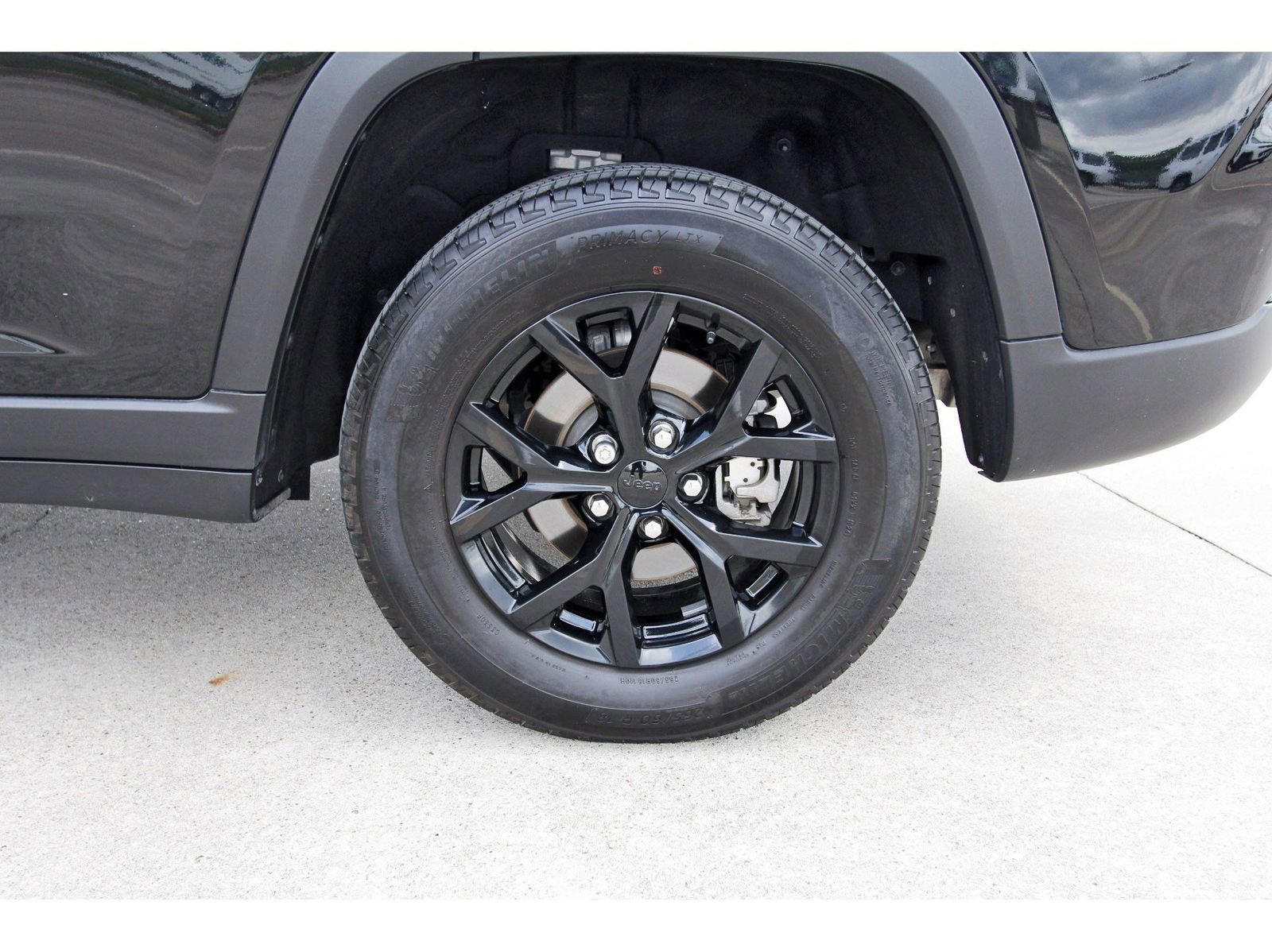Used 2024 Jeep Grand Cherokee Altitude RWD image 31