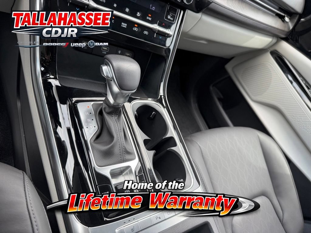 Used 2024 Kia Carnival EX FWD image 14