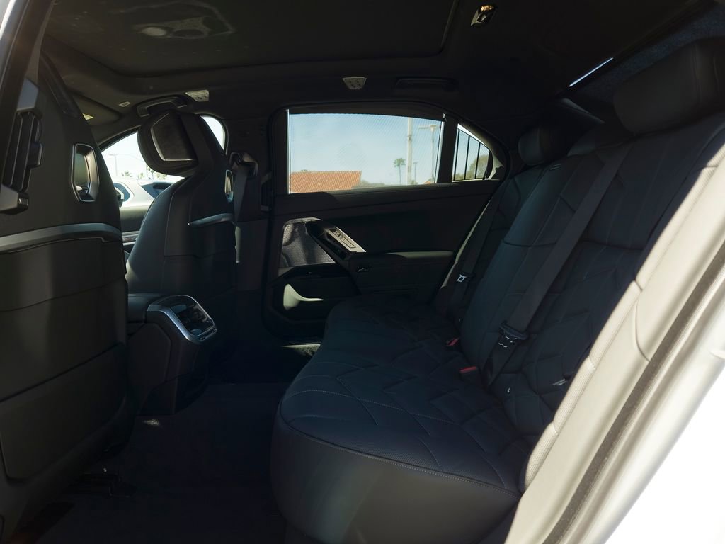 New 2026 BMW 750e xDrive w/ Executive Package image 8
