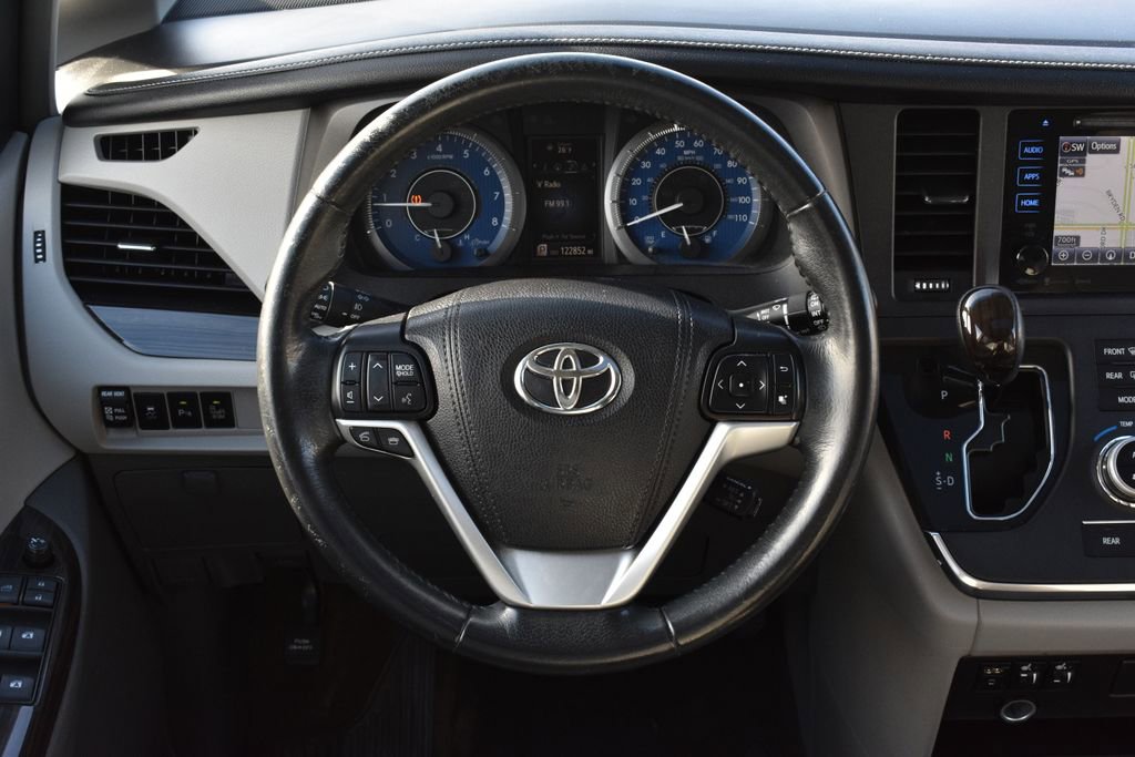 Used 2016 Toyota Sienna XLE image 17