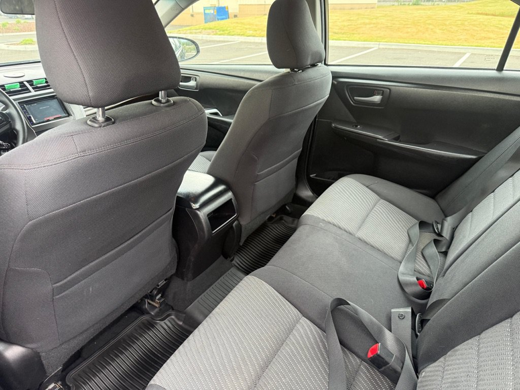 Used 2015 Toyota Camry LE FWD image 12