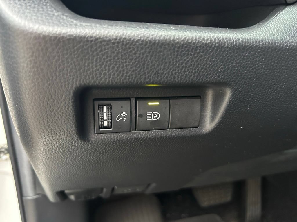 Used 2022 Toyota RAV4 XLE FWD image 19