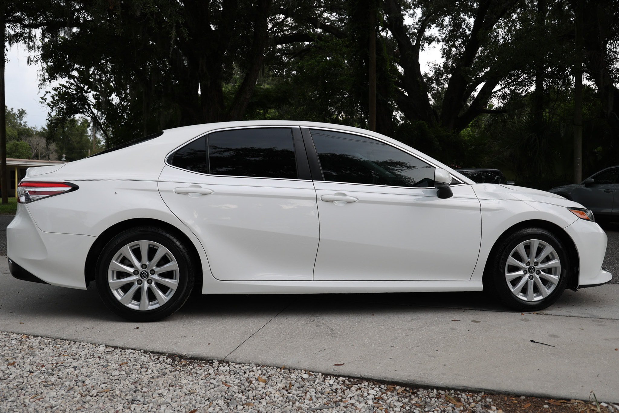 Used 2018 Toyota Camry LE FWD image 17