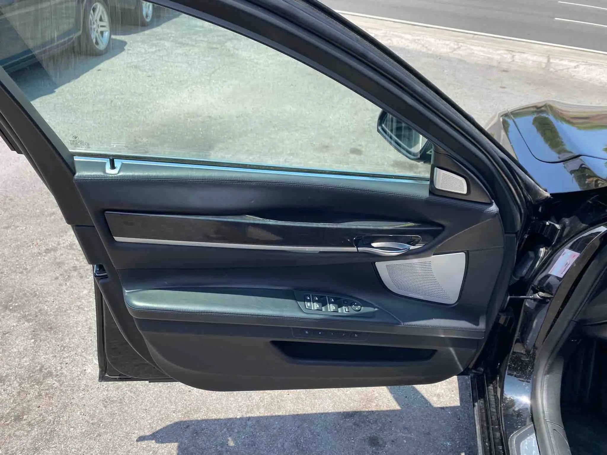 Used 2013 BMW 750Li image 24