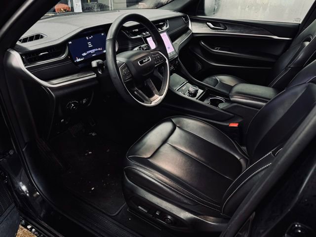 Certified 2025 Jeep Grand Cherokee Limited image 17