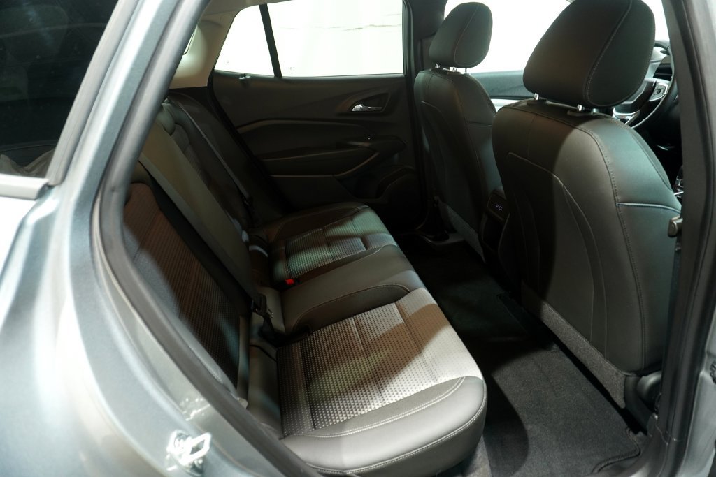 Used 2024 Chevrolet Trax LT w/ LT Convenience Package FWD image 17