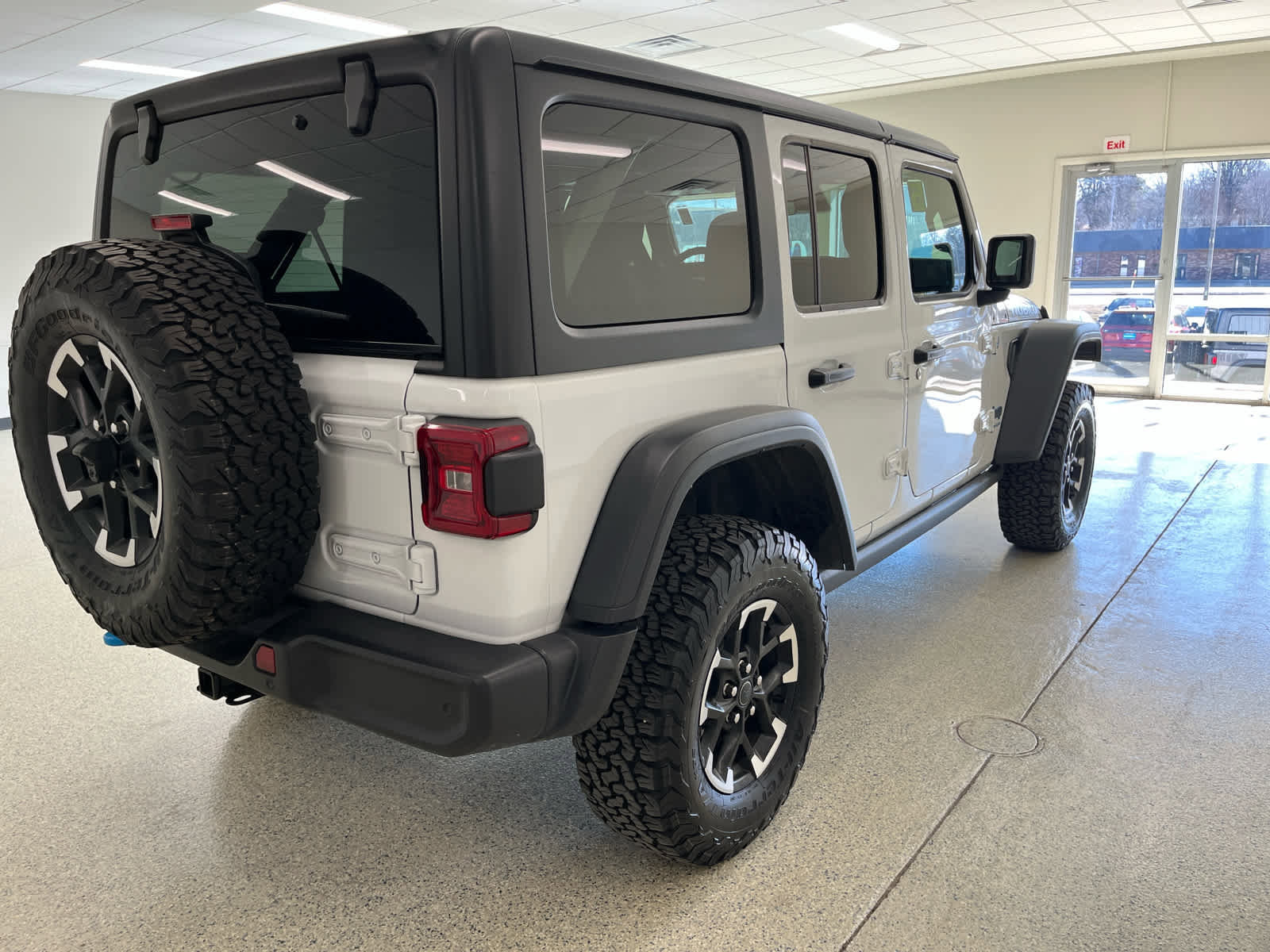 Used 2025 Jeep Wrangler Unlimited Rubicon 4xe w/ Safety Group image 6