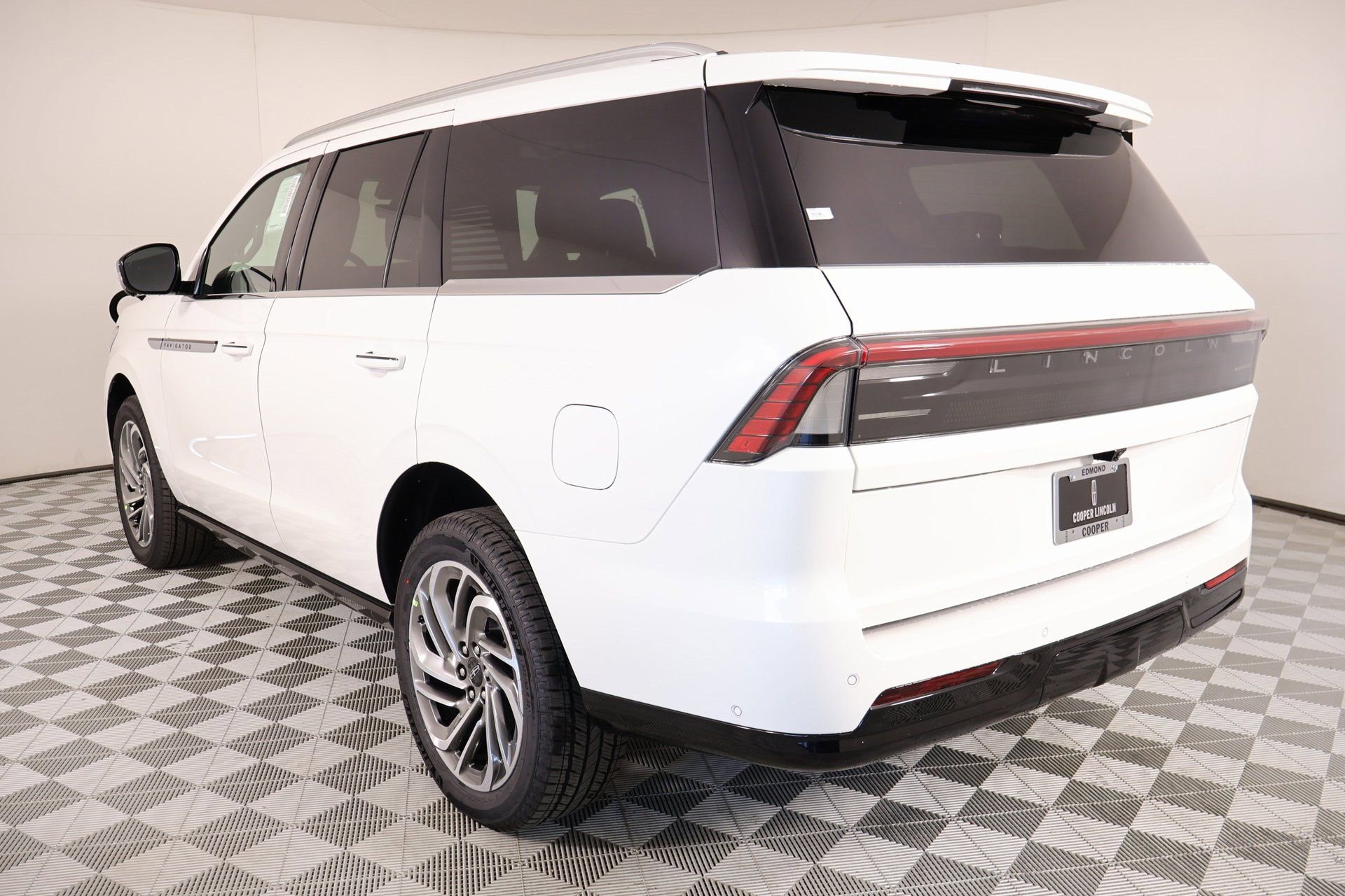 New 2025 Lincoln Navigator Reserve image 24