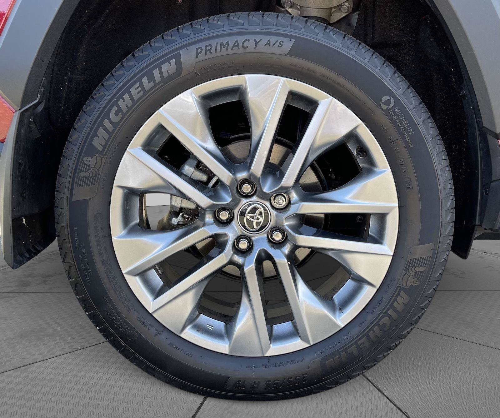 Used 2025 Toyota RAV4 Limited w/ Advanced Technology Package AWD/4WD image 24