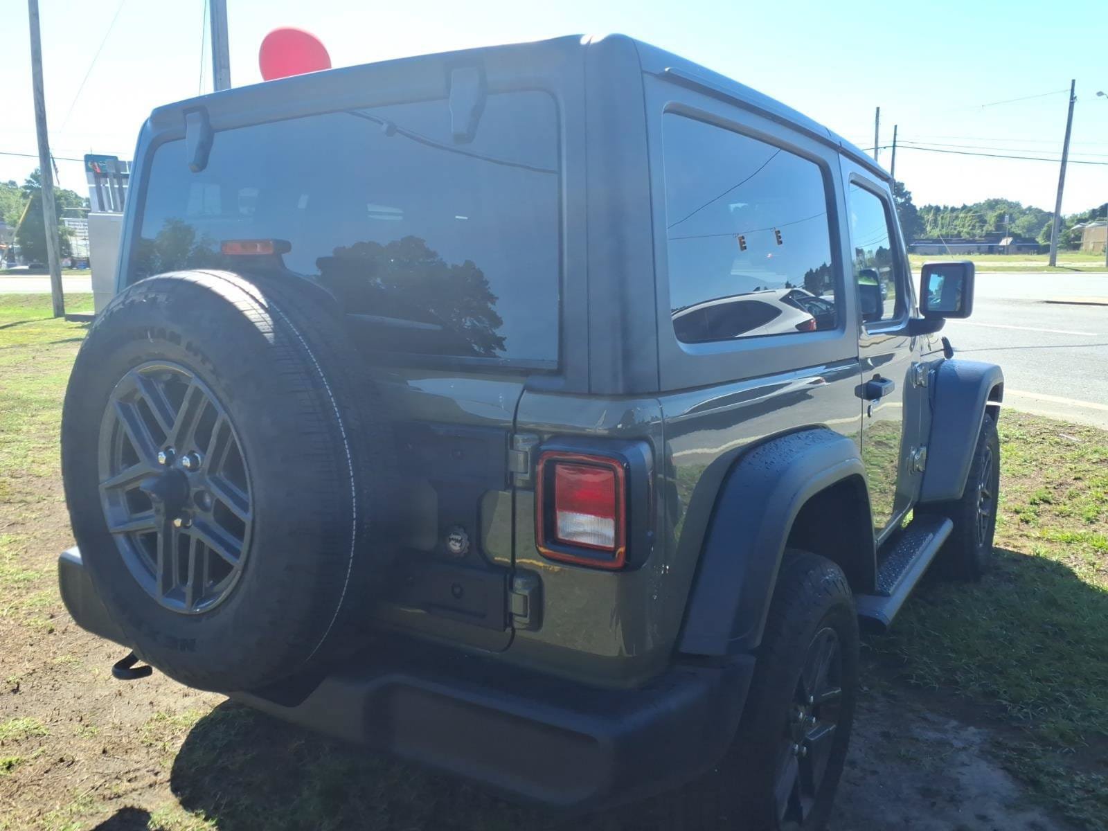 Used 2025 Jeep Wrangler Sport AWD/4WD image 2