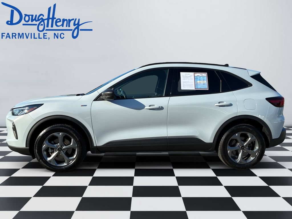 Used 2025 Ford Escape ST-Line AWD/4WD image 2