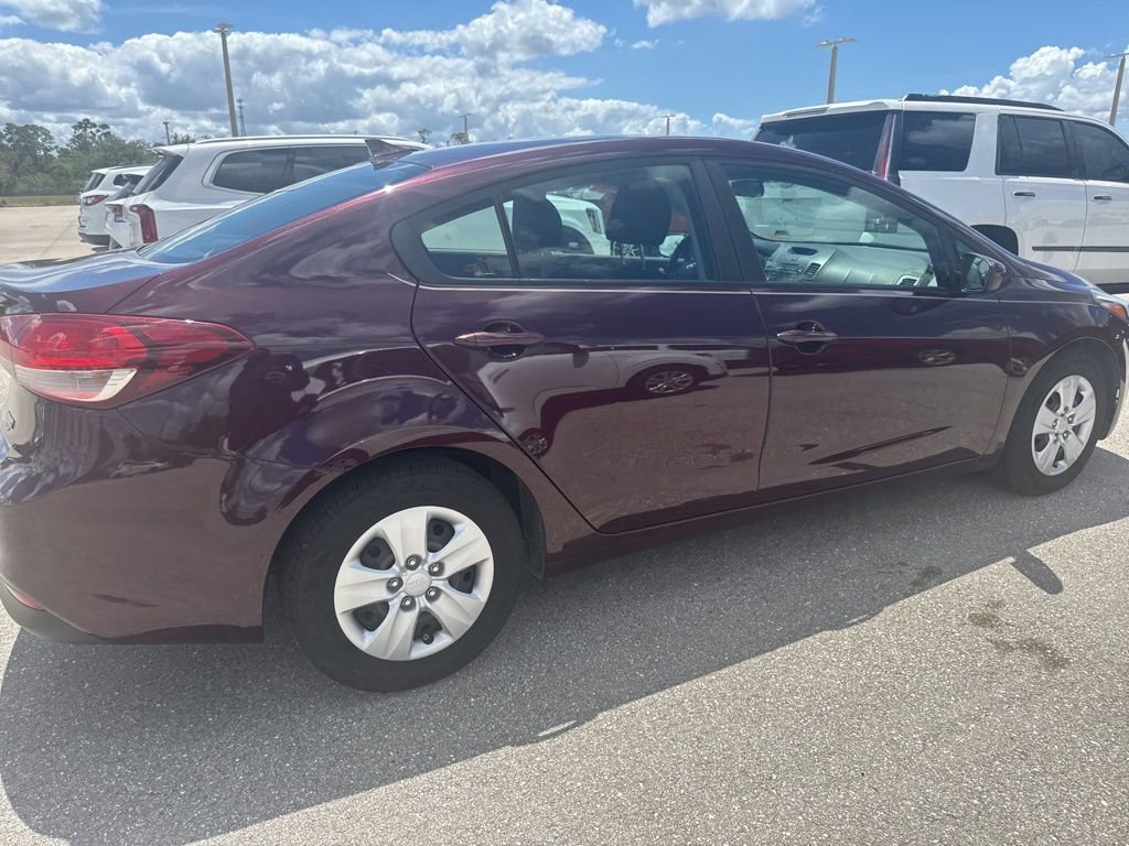 Used 2017 Kia Forte LX image 2