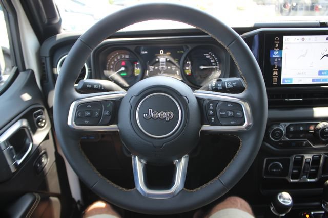 Used 2024 Jeep Wrangler Unlimited Sahara w/ Technology Group AWD/4WD image 14