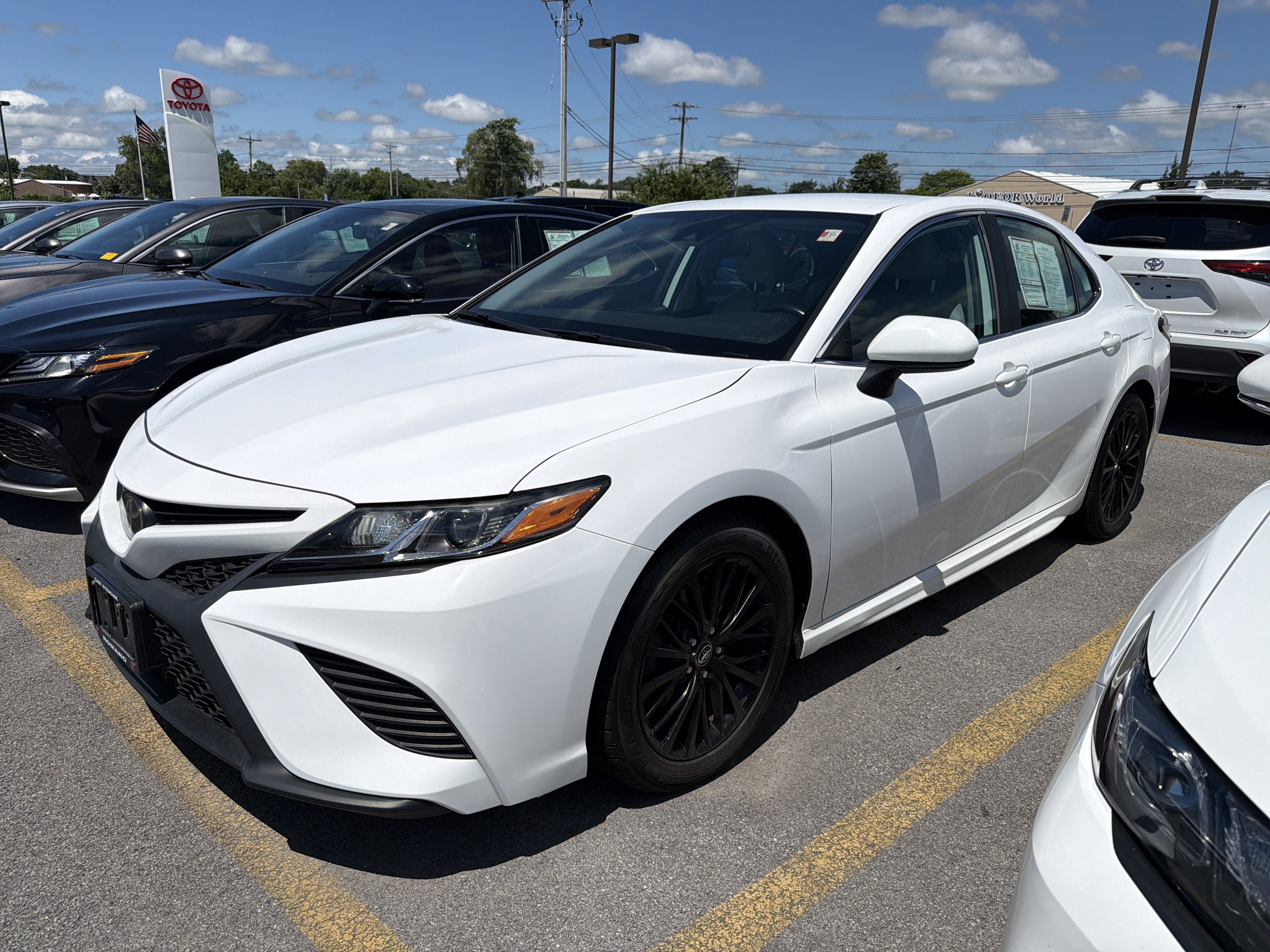 Used 2019 Toyota Camry SE FWD image 4