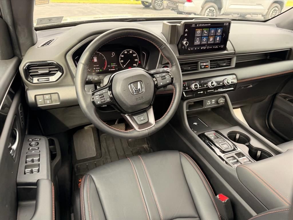 Used 2025 Honda Pilot TrailSport image 12