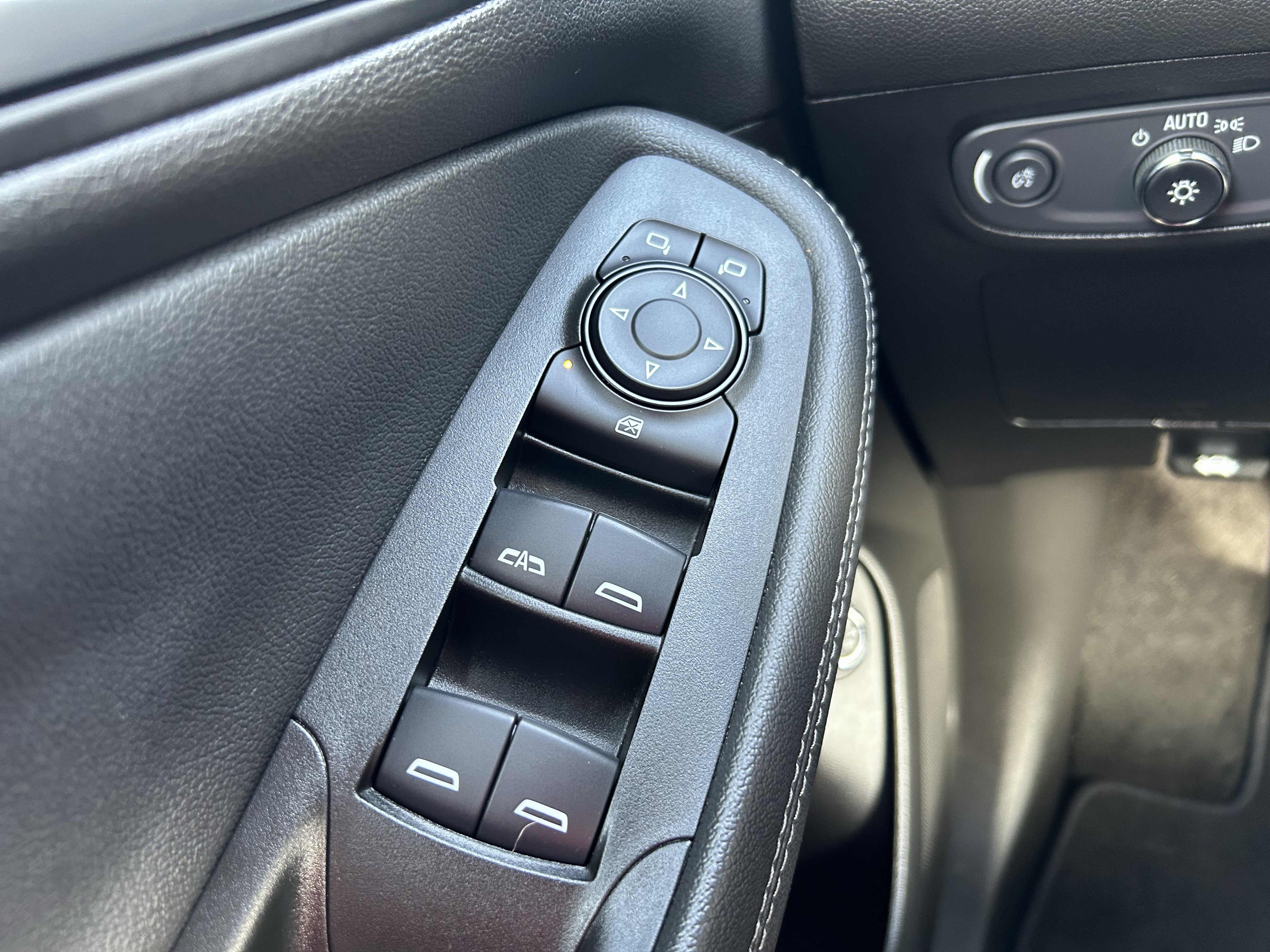 Used 2020 Buick Encore GX Select image 29