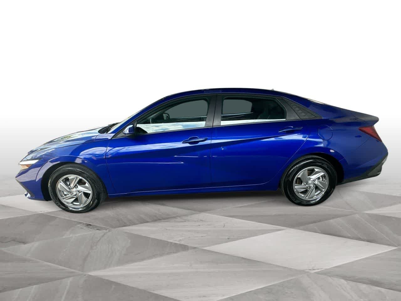 Used 2025 Hyundai Elantra SE FWD image 5