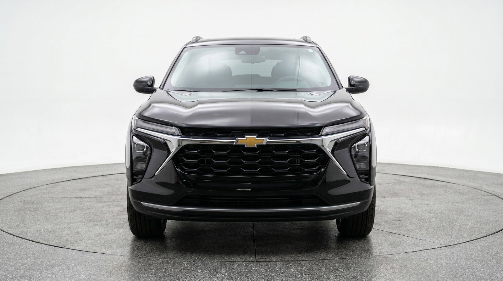 Used 2025 Chevrolet Trax LT FWD image 2