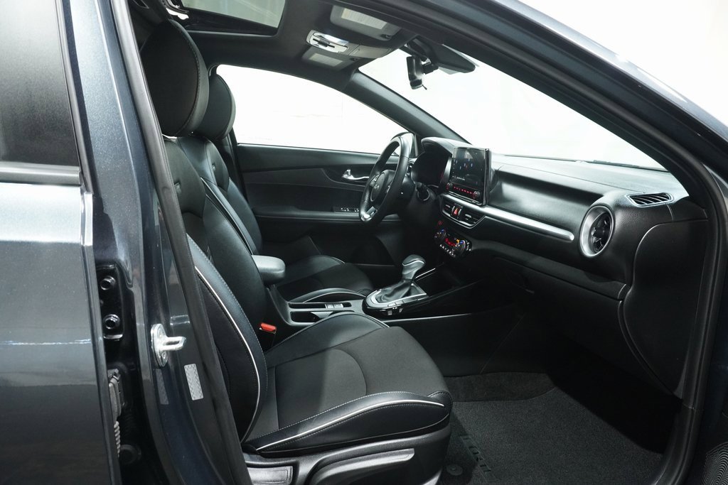 Used 2023 Kia Forte GT-Line w/ GT-Line Premium Package image 11