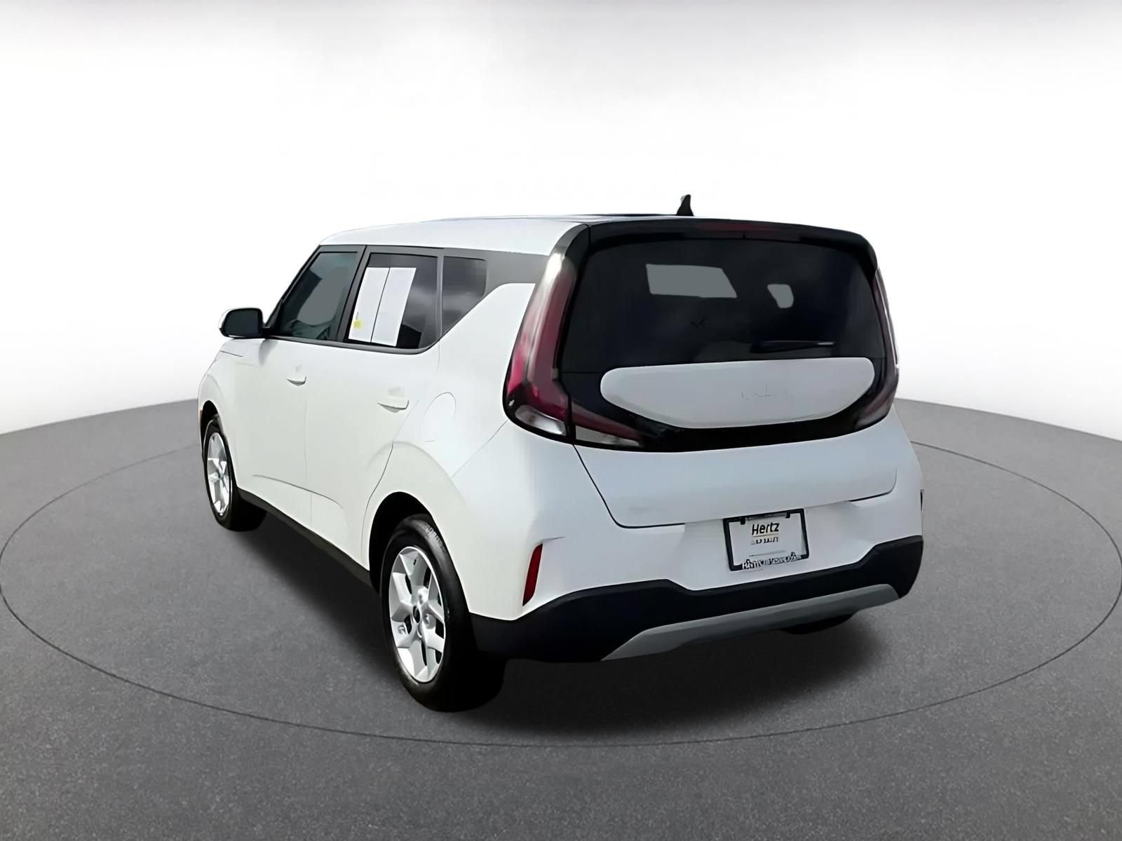 Used 2025 Kia Soul LX w/ LX Technology Package FWD image 10