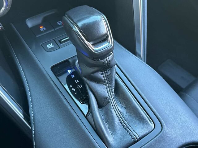 Used 2024 Toyota Venza LE AWD/4WD image 25