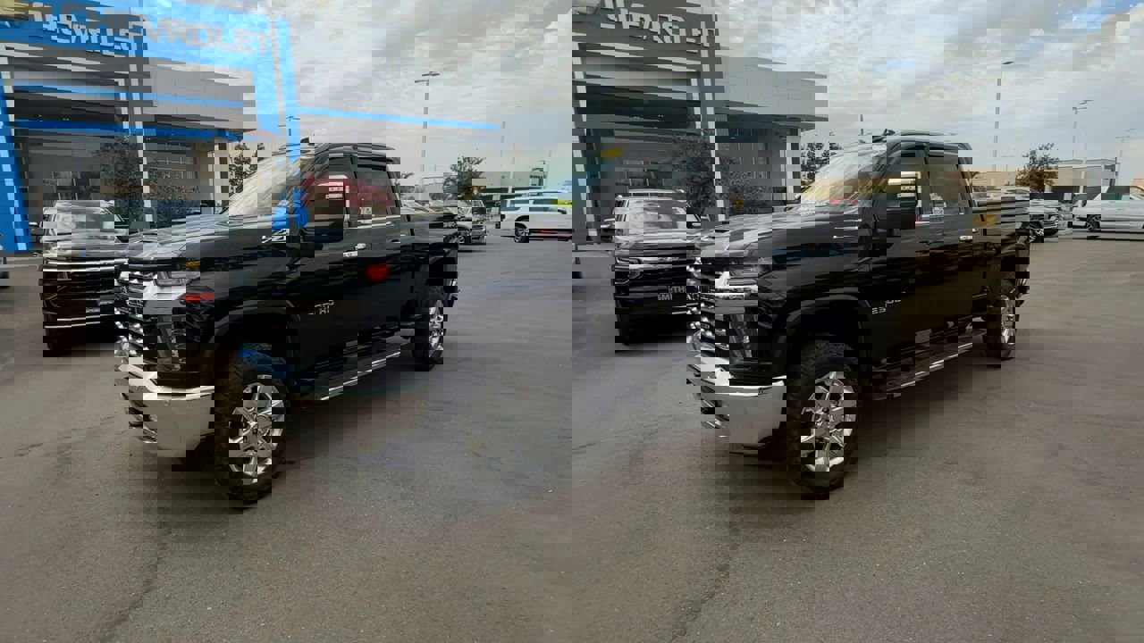 Used 2020 Chevrolet Silverado 2500 LTZ w/ LTZ Premium Package image 3