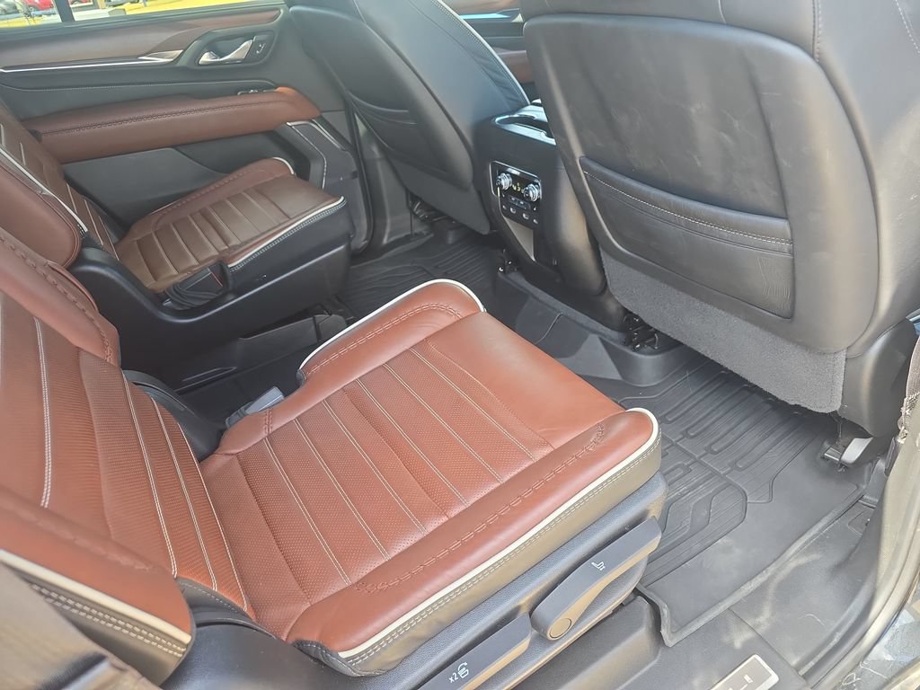 Used 2024 GMC Yukon Denali Ultimate AWD/4WD image 11