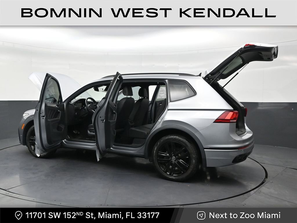 Used 2022 Volkswagen Tiguan SE R-Line image 32