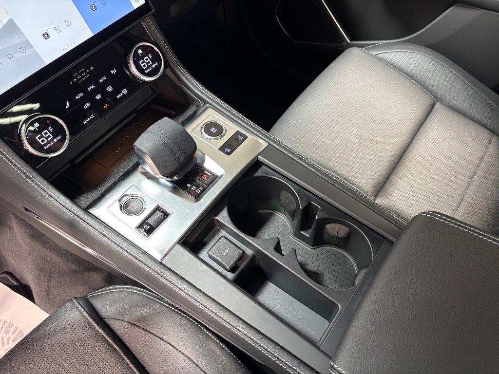 New 2026 Jaguar F-PACE R-Dynamic S image 13