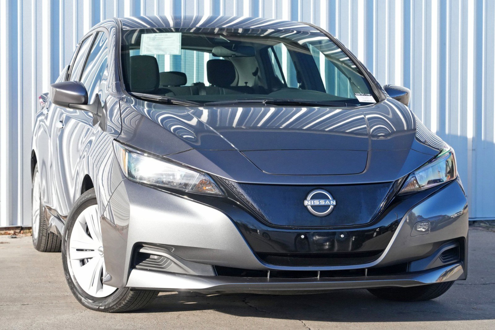 Used 2025 Nissan Leaf S image 2