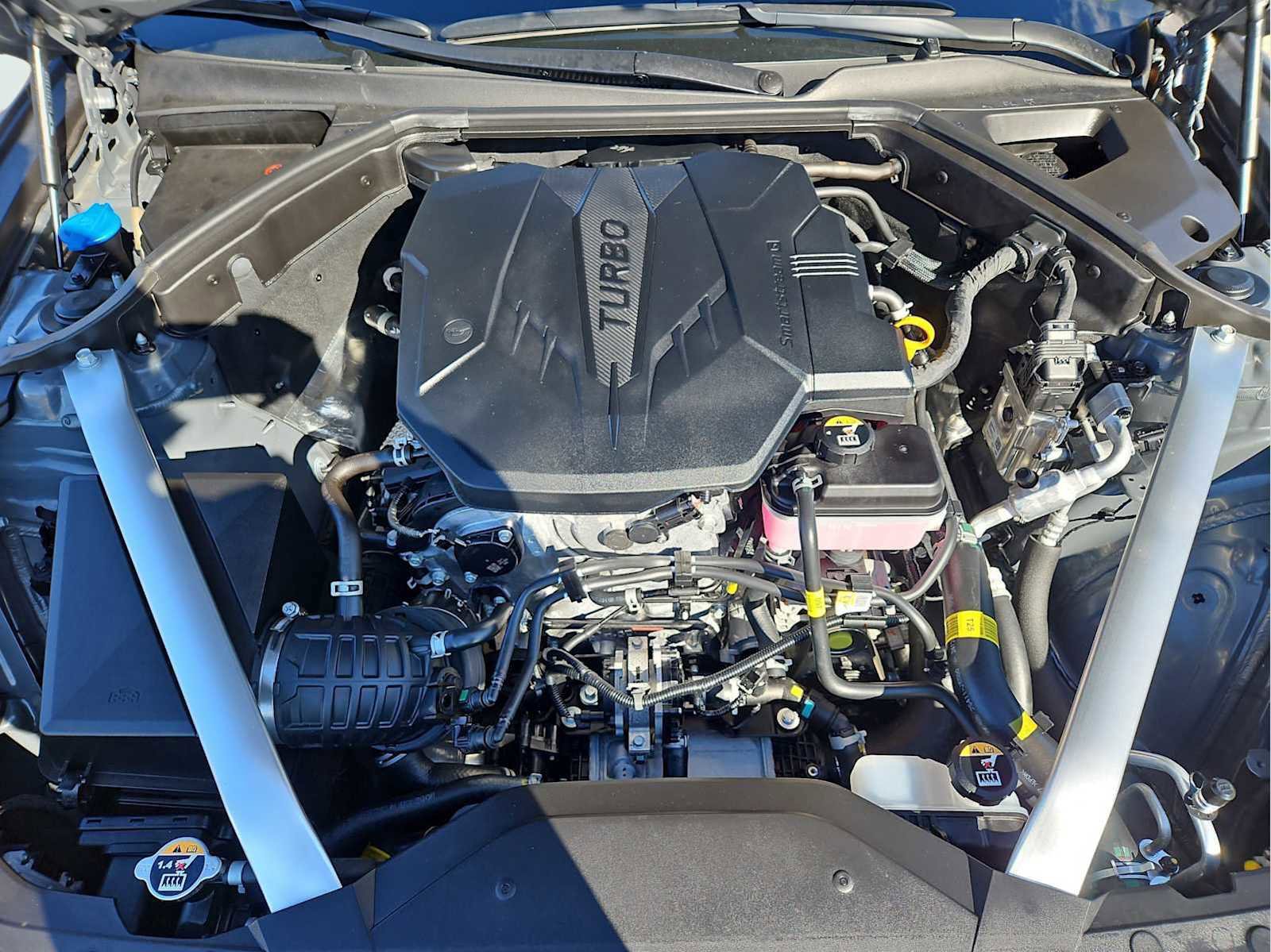 Used 2025 Genesis G70 2.5T image 34