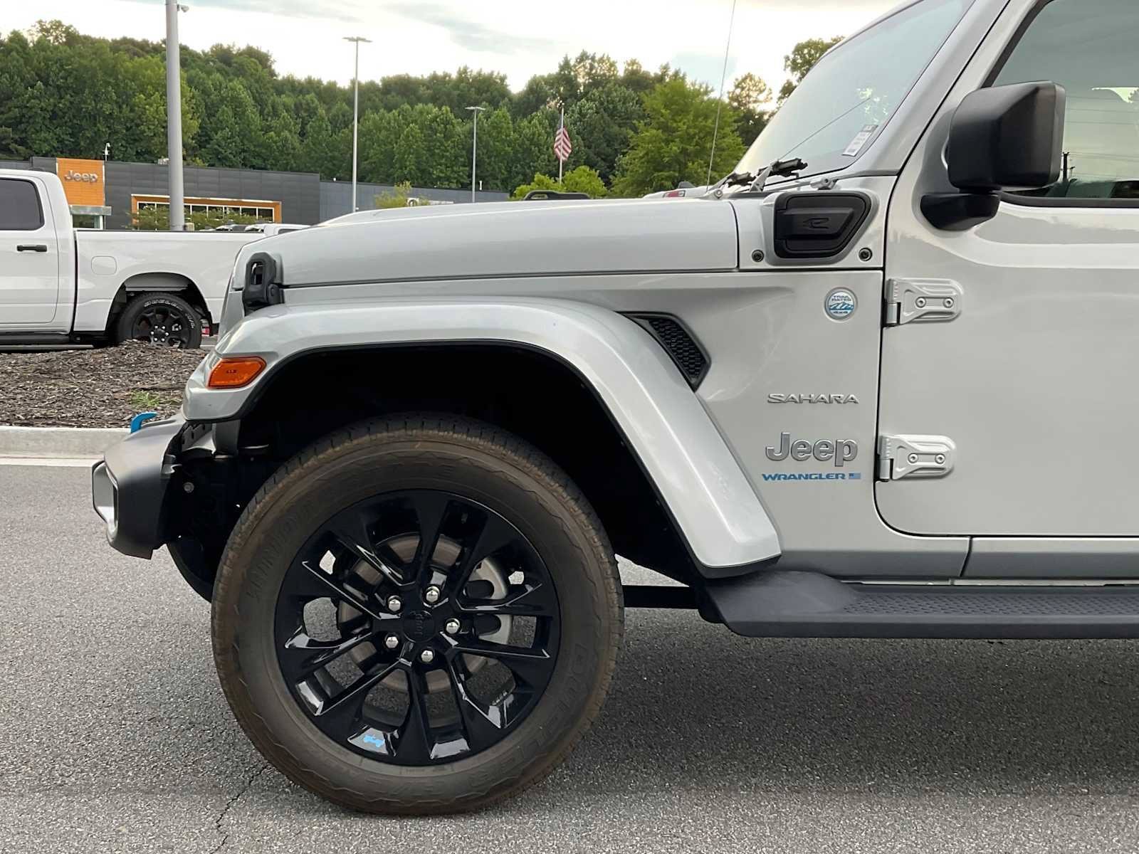 Used 2023 Jeep Wrangler Unlimited Sahara w/ Cold Weather Group AWD/4WD image 12