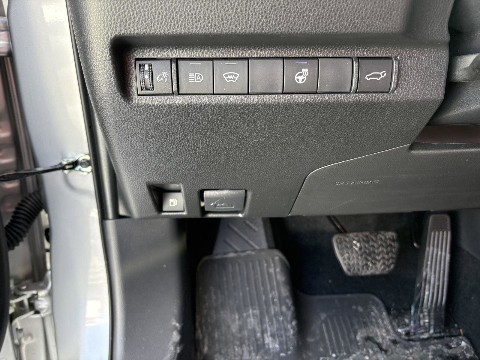 Used 2025 Toyota RAV4 XLE w/ Convenience Package image 13