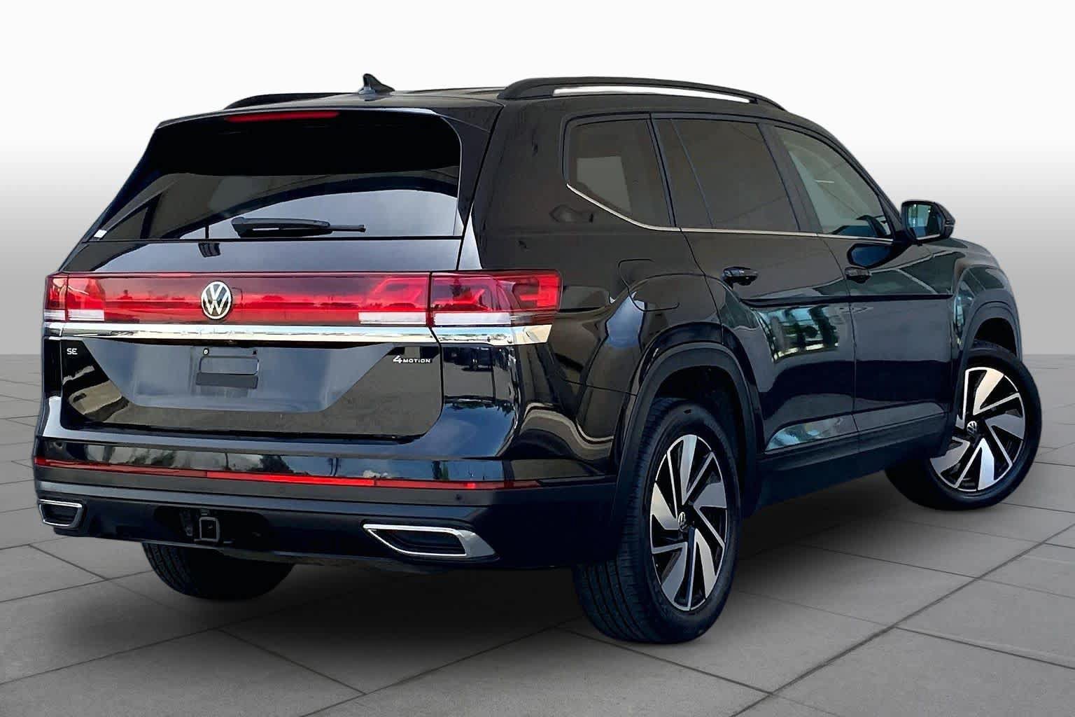 Used 2024 Volkswagen Atlas SE AWD/4WD image 13