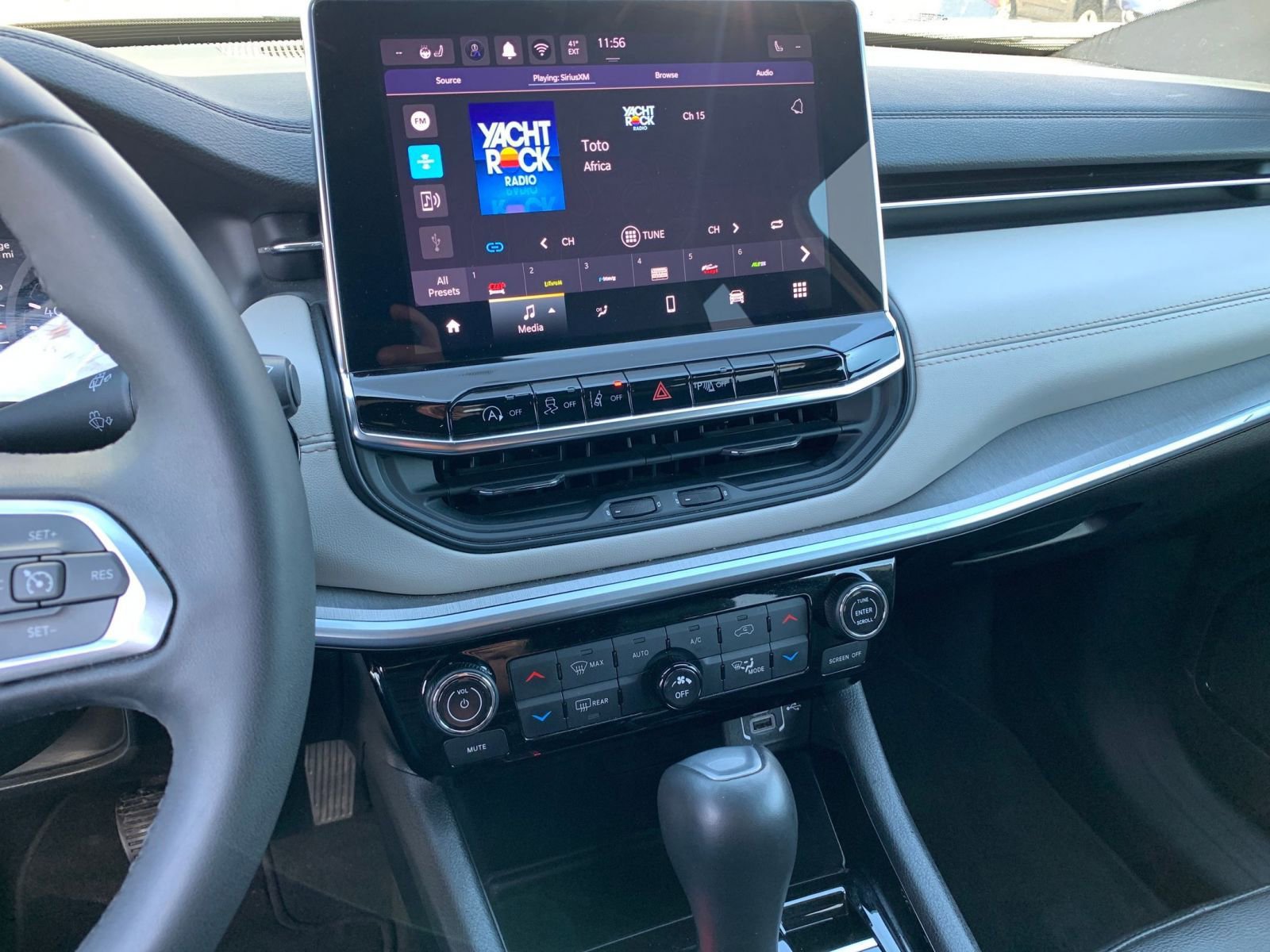 Used 2025 Jeep Compass Limited image 17