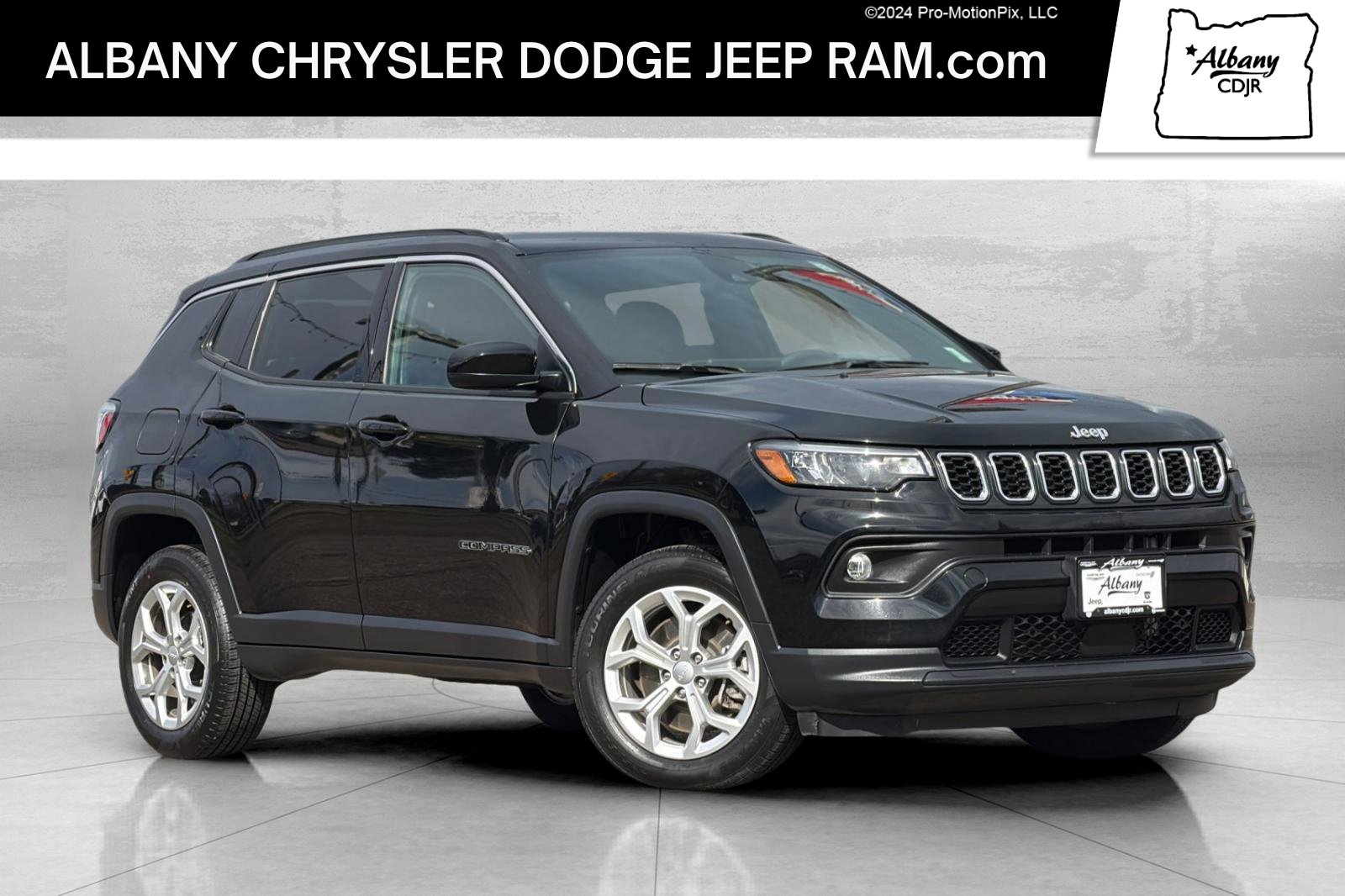 Used 2024 Jeep Compass Latitude image 1
