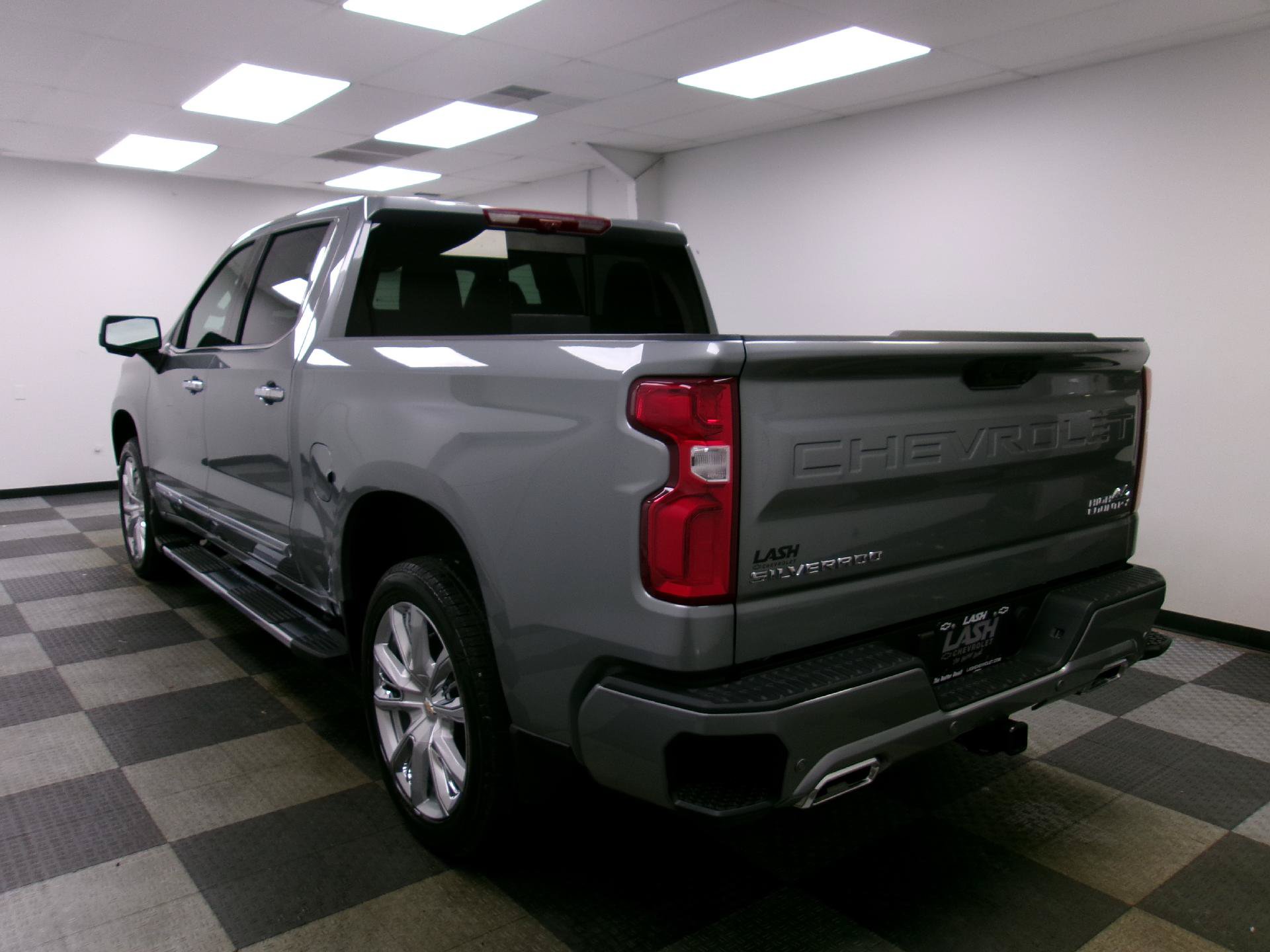 New 2026 Chevrolet Silverado 1500 High Country w/ Technology Package AWD/4WD image 2