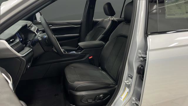 New 2026 Jeep Grand Cherokee Altitude image 9