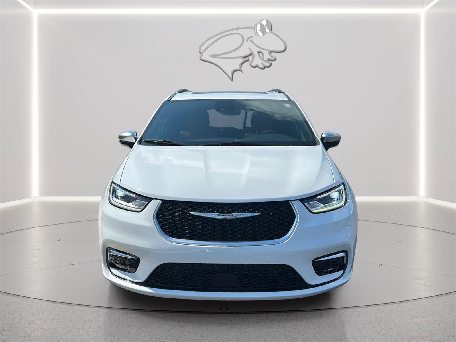 Used 2026 Chrysler Pacifica Pinnacle w/ Trailer Tow Group FWD image 8