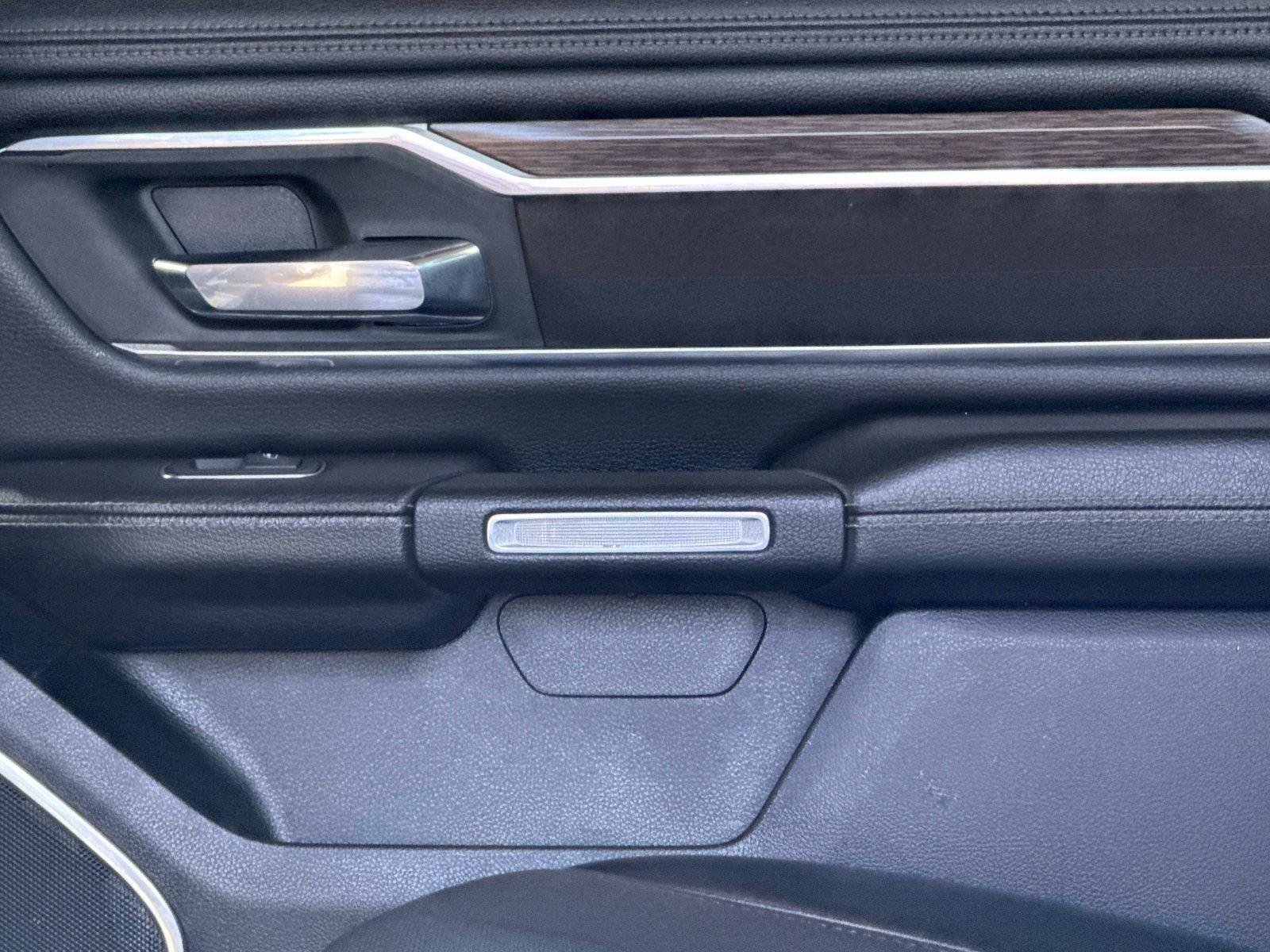 Used 2019 RAM 1500 Laramie AWD/4WD image 14