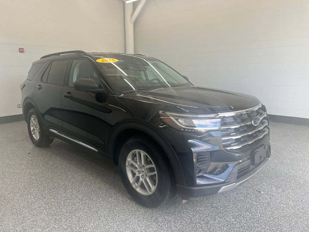 Used 2025 Ford Explorer Active AWD/4WD image 9