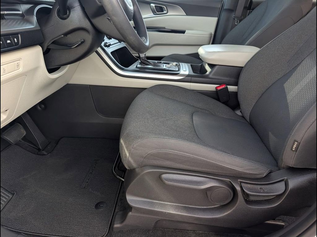 Used 2024 Kia Carnival LX image 12