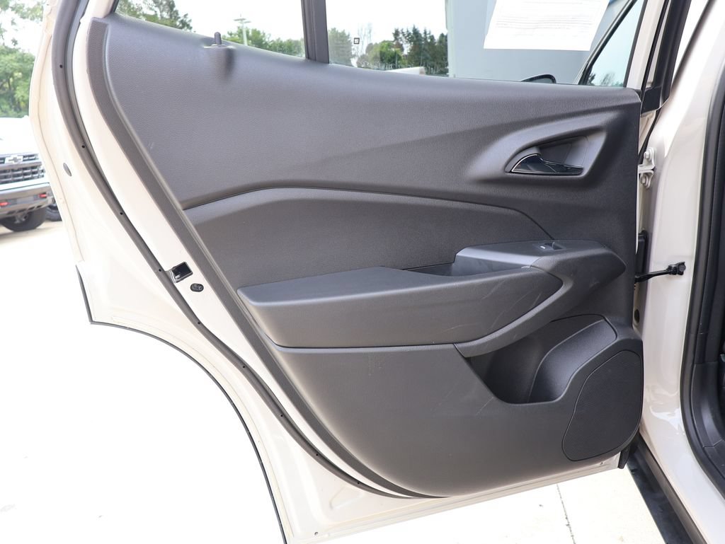 Certified 2026 Chevrolet Trax RS w/ Sunroof Package FWD image 25